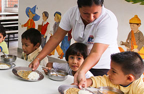 volunteers in ecuador orphanage